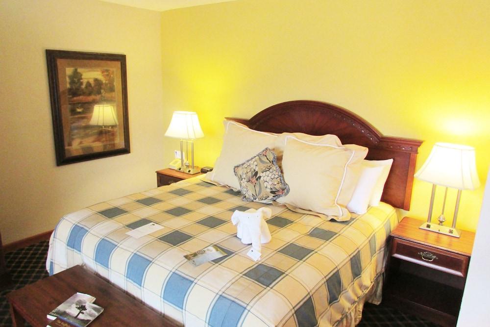 Hotel Arbors At Island Landing & 3*