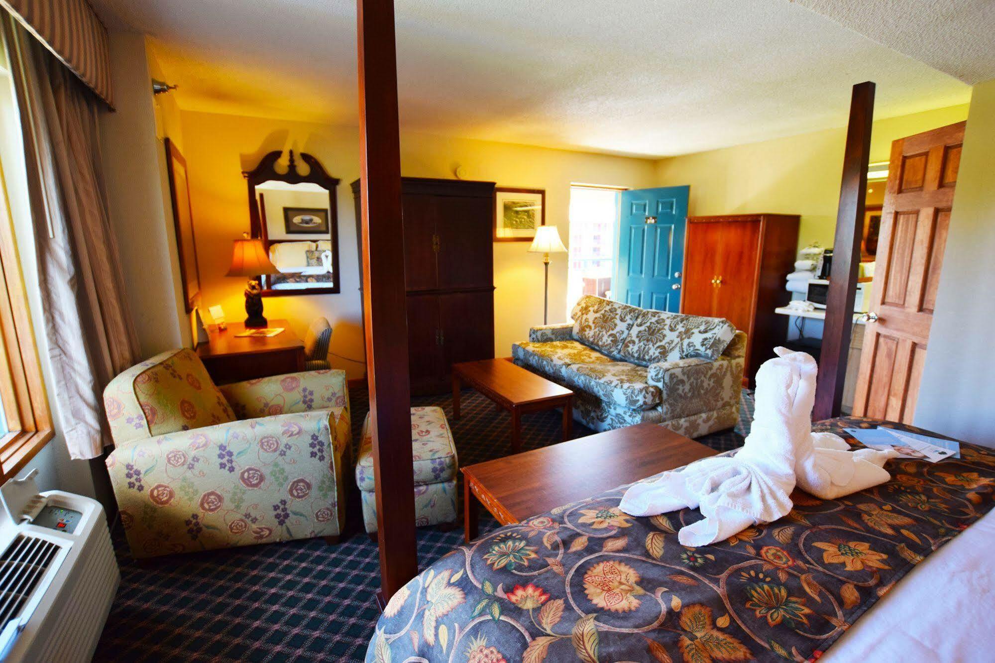 Arbors At Island Landing & Hotel Pigeon Forge