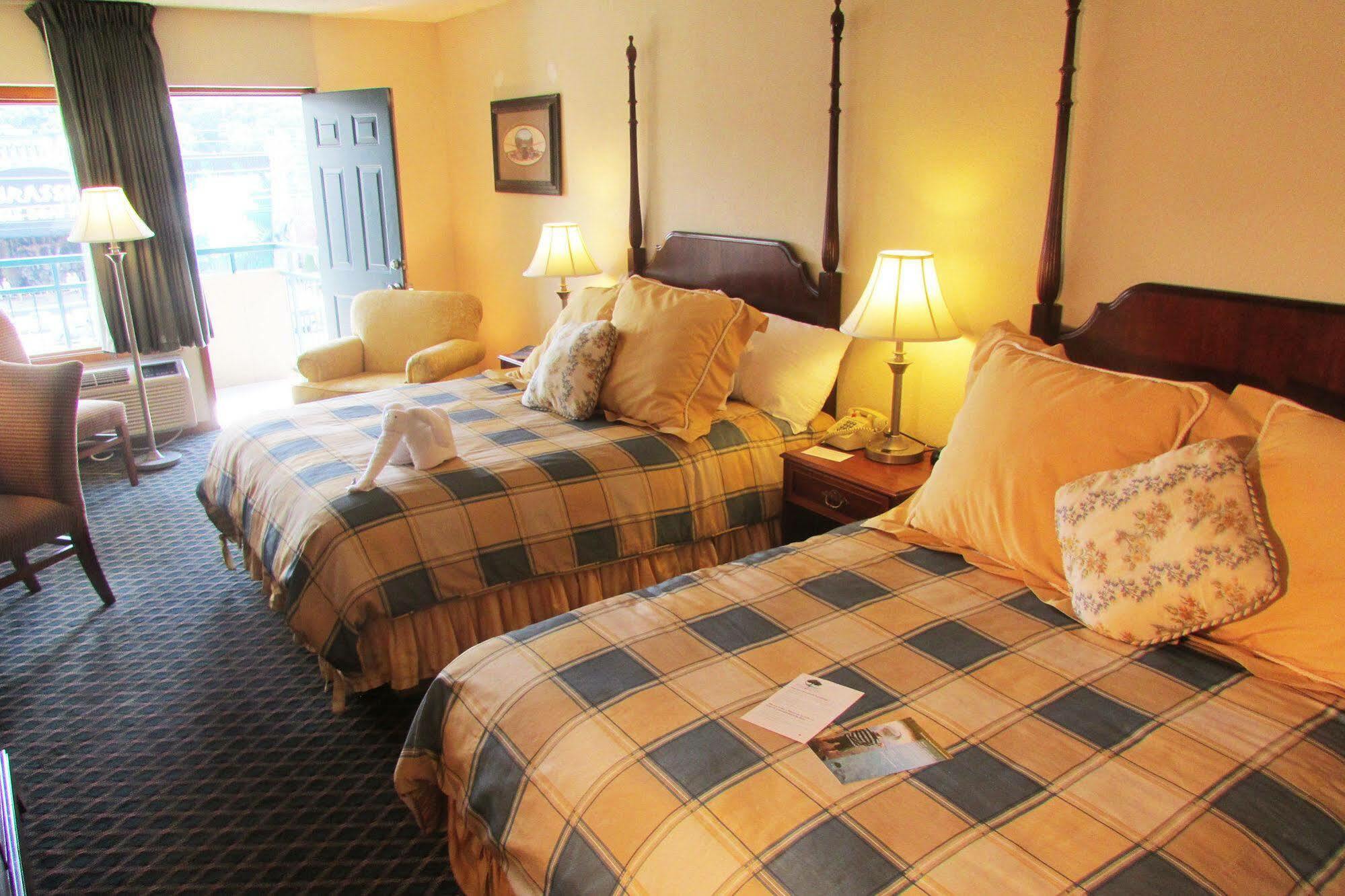 Hotel Arbors At Island Landing & 3*