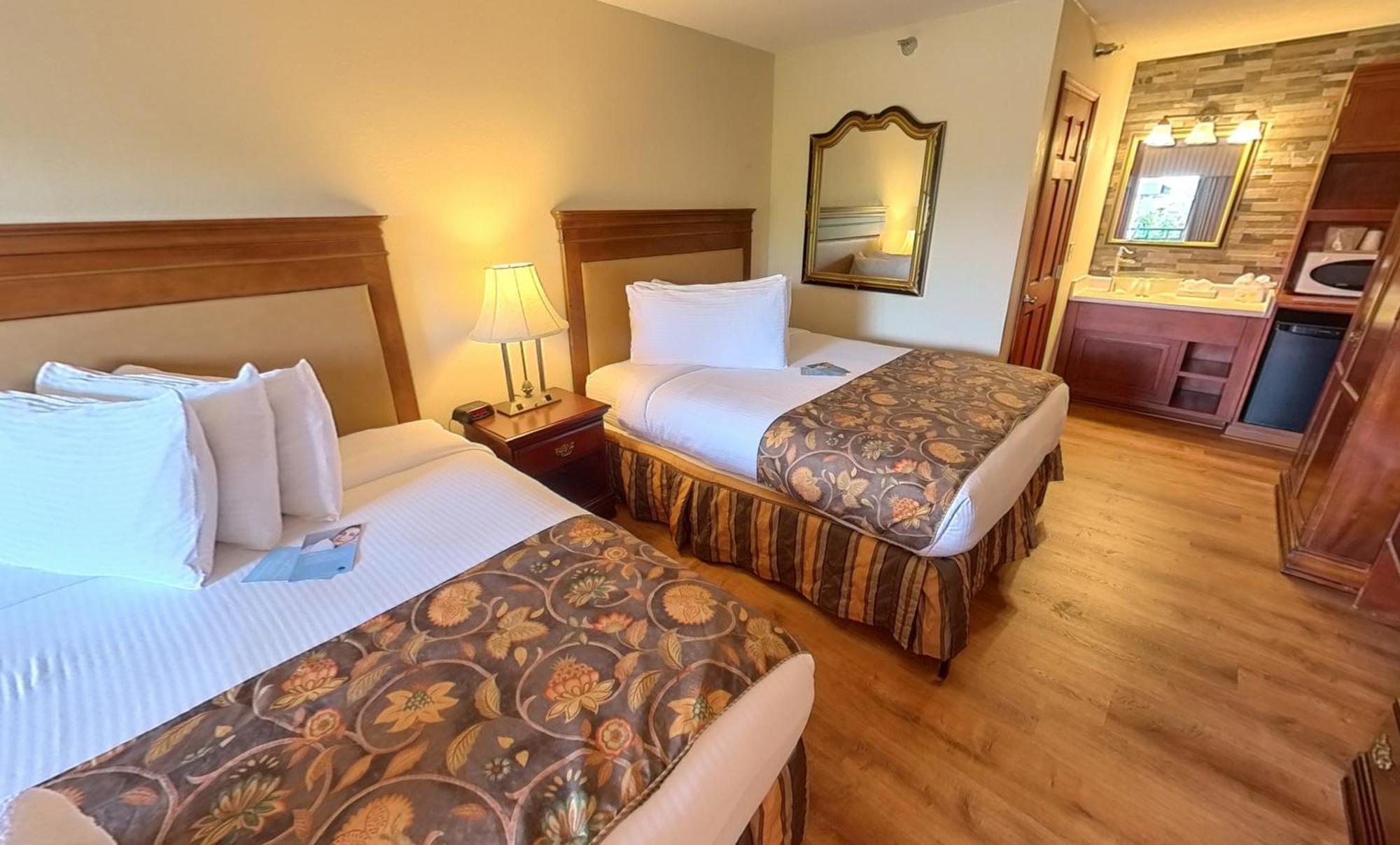 Arbors At Island Landing & Hotel Pigeon Forge